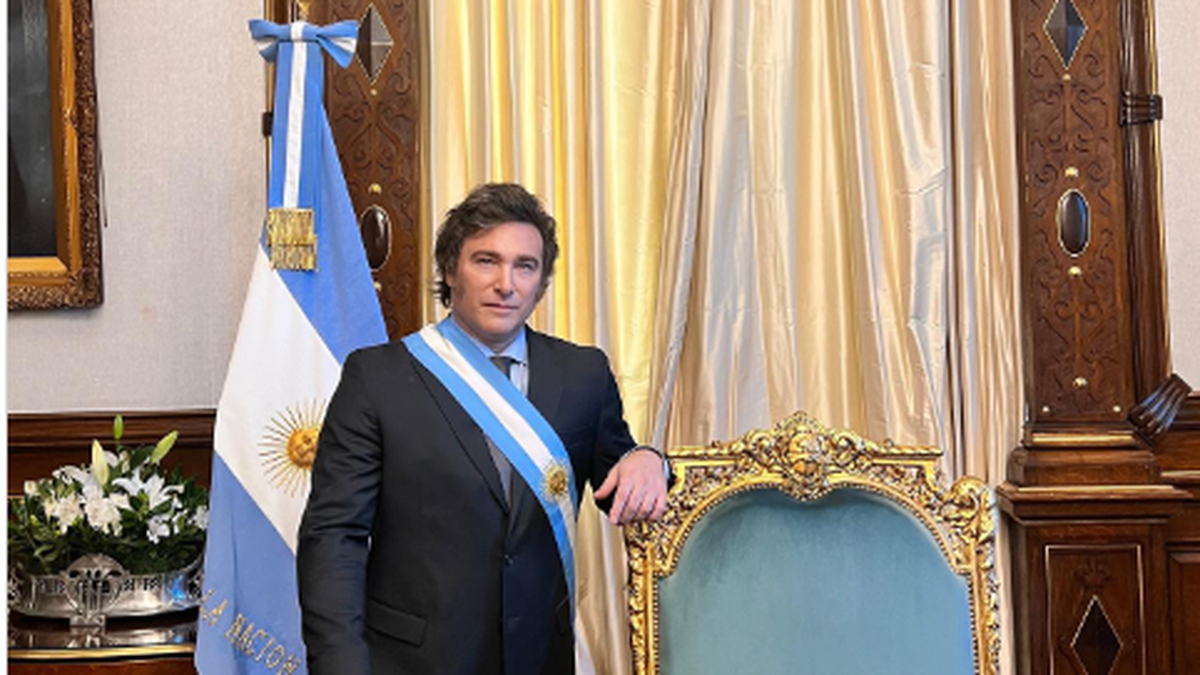 Javier Milei pasa horas en su despacho depurando su plan. (Foto: Presidencia)