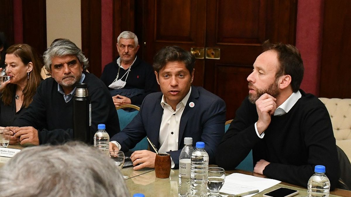 Axel Kicillof otorgó un aumento salarial a empleados públicos de la Provincia (Foto: NA).