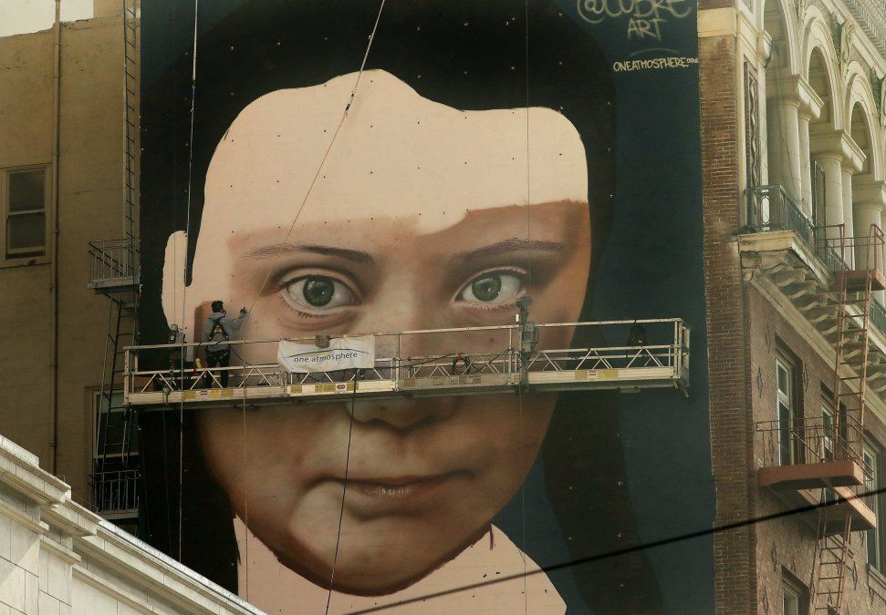 Un artista argentino hizo un mural gigante de la activista Greta Thunberg en San Francisco