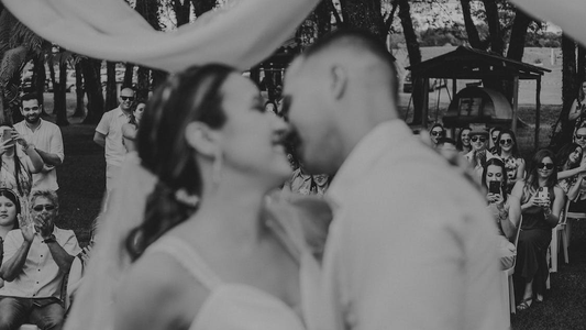 El drama antes del sí: novia descubre a su futuro esposo siendo amamantado por su madre minutos antes de la ceremonia