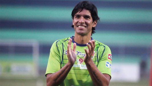 El Loco Abreu agiganta su récord: firmó con el Boston River y será el 29° club en su carrera