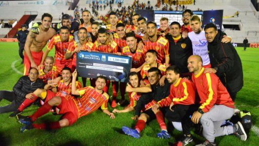 Sarmiento de Resistencia eliminó a Atlético Rafaela y será rival de River en cuartos de final