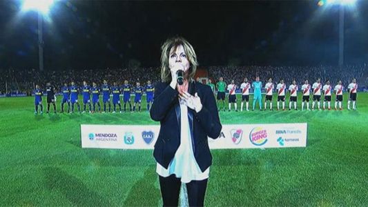 Marcela Morelo le puso la voz al himno futbolero del River-Boca