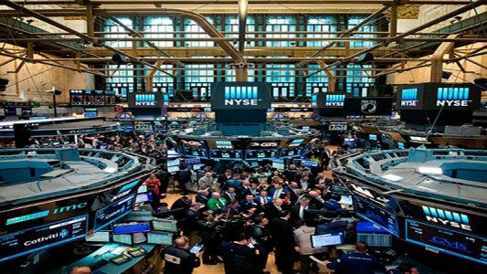 En otro día complicado para las bolsas mundiales, el riesgo país llega a los 3.233 puntos