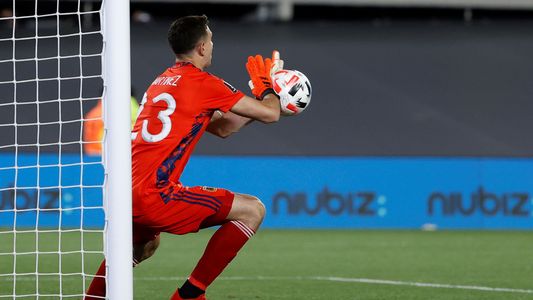 El hit de los hinchas argentinos antes del penal que erró Perú