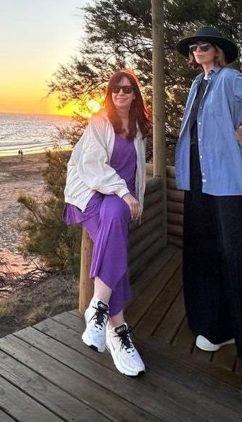 Cristina Kirchner compartió fotos de sus vacaciones en Monte Hermoso y celebró la recuperación de la nieta 139
