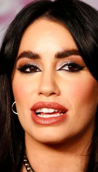 Se filtró un video de Lali Espósito a los besos con un importante actor