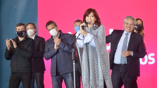 El detrás de escena del atípico cierre de campaña del Frente de Todos: los 57 minutos de Cristina, el aguante en la General Paz y un detalle antiperonista