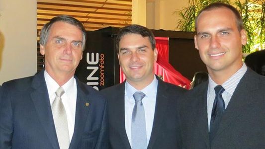 Ante la ausencia de Lula, Jair Bolsonaro llega para la asunción de Milei con una numerosa comitiva