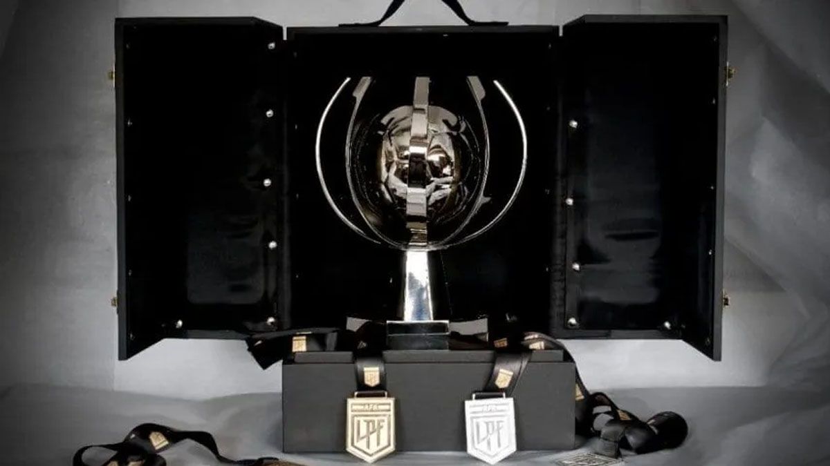 El trofeo de la Supercopa Internacional que disputarán Boca y Racing