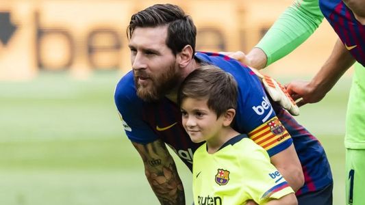 Thiago Messi, contra un hincha del Barcelona