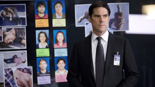 Despiden a protagonista de Mentes criminales tras agredir a guionista