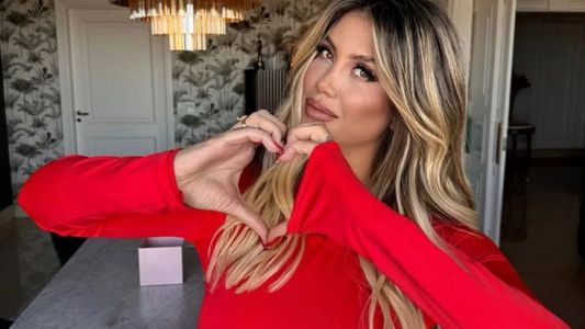 Apareció el video que acredita la versión de que el premio que recibió Wanda Nara es re trucho