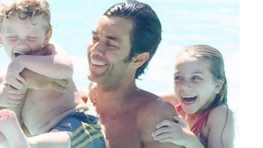 Finde familiar para Mariano Martínez: pile y una foto para enmarcar con sus dos hijos