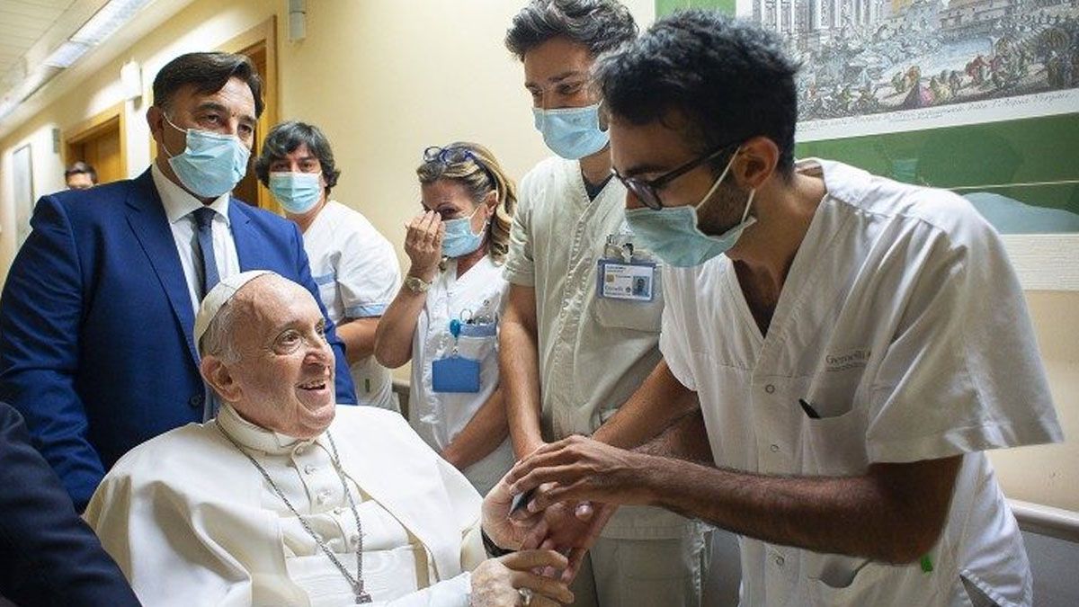 Preocupación por la salud del Papa Francisco: cuál es su diagnóstico y qué tratamientos están haciendo los médicos del Vaticano