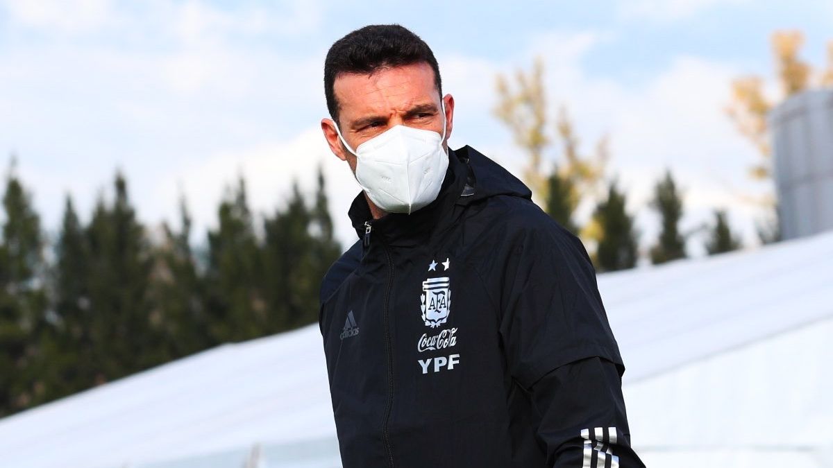 Lionel Scaloni y sus 30 elegidos para la Selección Argentina.