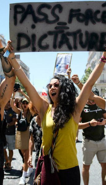 Francia: más de 70 detenidos en las protestas contra el pase sanitario