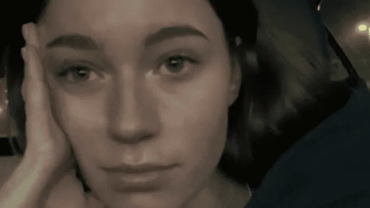 El terror de los piratas: salió de su auto para hablar por teléfono pero su novia descubrió la infidelidad