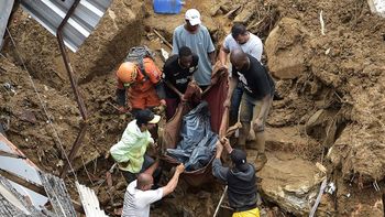 Inundaciones en Petrópolis: 120 muertos por derrumbes, desaparecidos enterrados en el lodo y alerta por lluvias