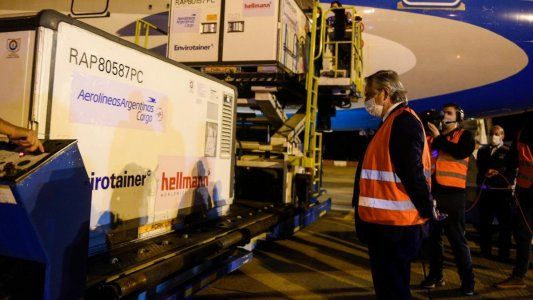 Alberto Fernández recibió el vuelo con un millón de dosis de vacunas de Sinopharm