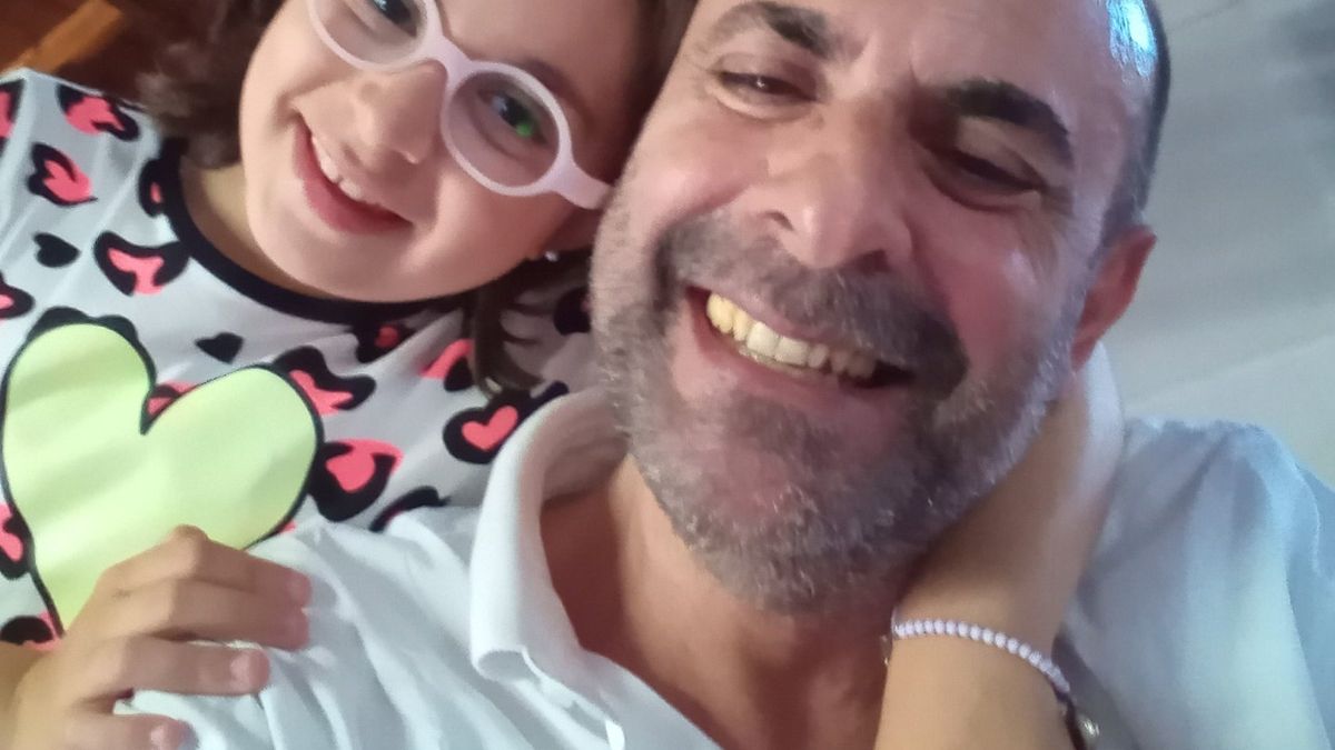 Dramático relato de un hombre que le salvó la vida a su ex pareja: Claudio Passo junto a su hija Juli (Foto: Twitter @casidolape).