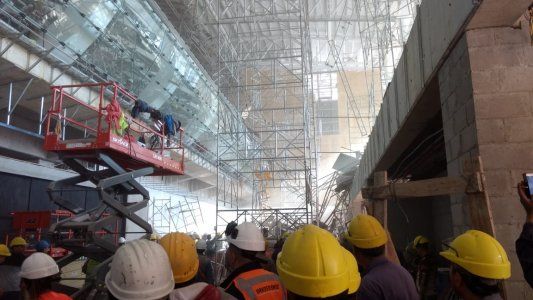 Un derrumbe deja al menos un muerto y 13 heridos en el Aeropuerto de Ezeiza: las razones de la tragedia