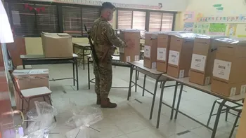 Amplio operativo de seguridad para custodiar las urnas. Amplio operativo de seguridad para custodiar las urnas.