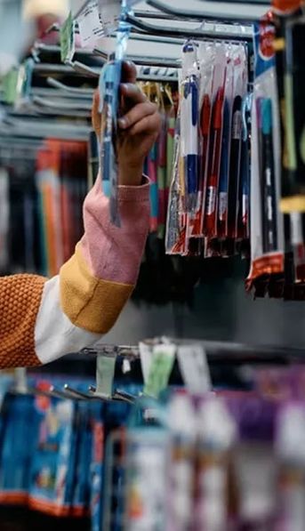 El Gobierno anunció vouchers para comprar útiles y pagar los colegios privados: todos los detalles