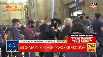 Constitución: aglomeración y falta de distanciamiento para viajar en el primer día que rigen las restricciones (Foto: captura de TV). Constitución: aglomeración y falta de distanciamiento para viajar en el primer día que rigen las restricciones (Foto: captura de TV).