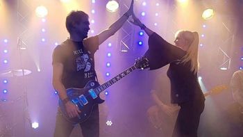 El tatuaje que une a Valeria Lynch y Mariano Martínez