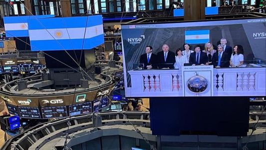 Lunes complicado: el dólar oficial alcanzó los $1460 pero bajó a $1425; fuerte caída de las acciones argentinas en Wall Street