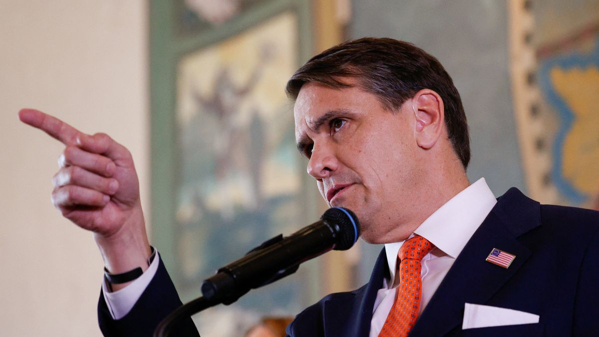 El fiscal general interino de Estados Unidos, Todd Blanche, durante la presentación de la denuncia en una conferencia de prensa realizada este miércoles. (Foto: Reuters)