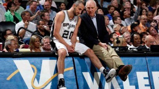 Manu Ginóbili intercambió fotos con su entrenador: ¿una pista de que sigue un año más?