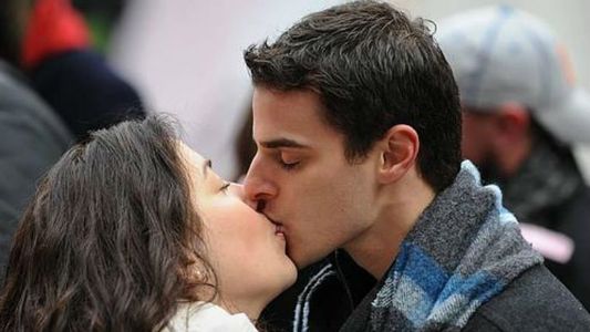 El beso se hizo tan vital que hasta tiene su fecha de celebración