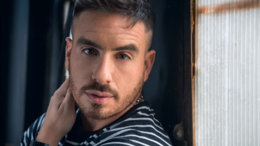 Federico Bal cambió de look: se sumó a la moda del platinado