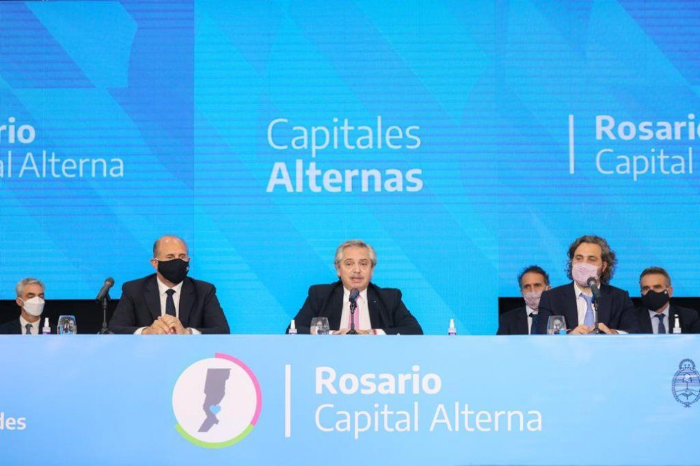 Alberto Fernández se mostró el viernes rodeado del Gobernador de Santa Fe