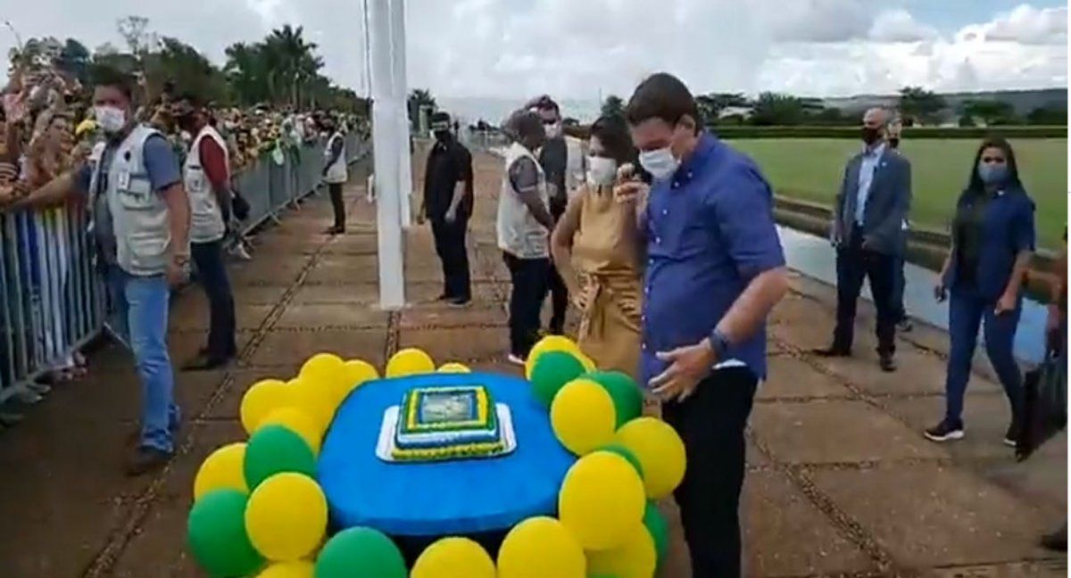 Jair Bolsonaro, volvió a criticar a gobernadores que quieren cuarentenas por el covid-19 (Foto: Captura de Facebook  oficial de Bolsonaro)