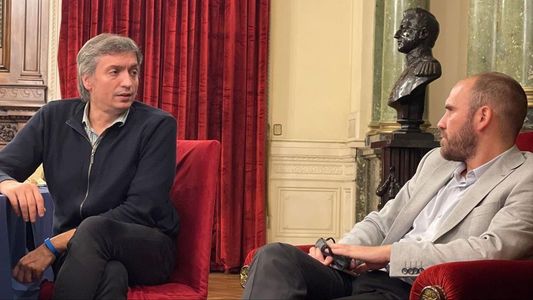 Luego del pedido de Máximo Kirchner, el Gobierno analiza adelantar el aumento del salario mínimo