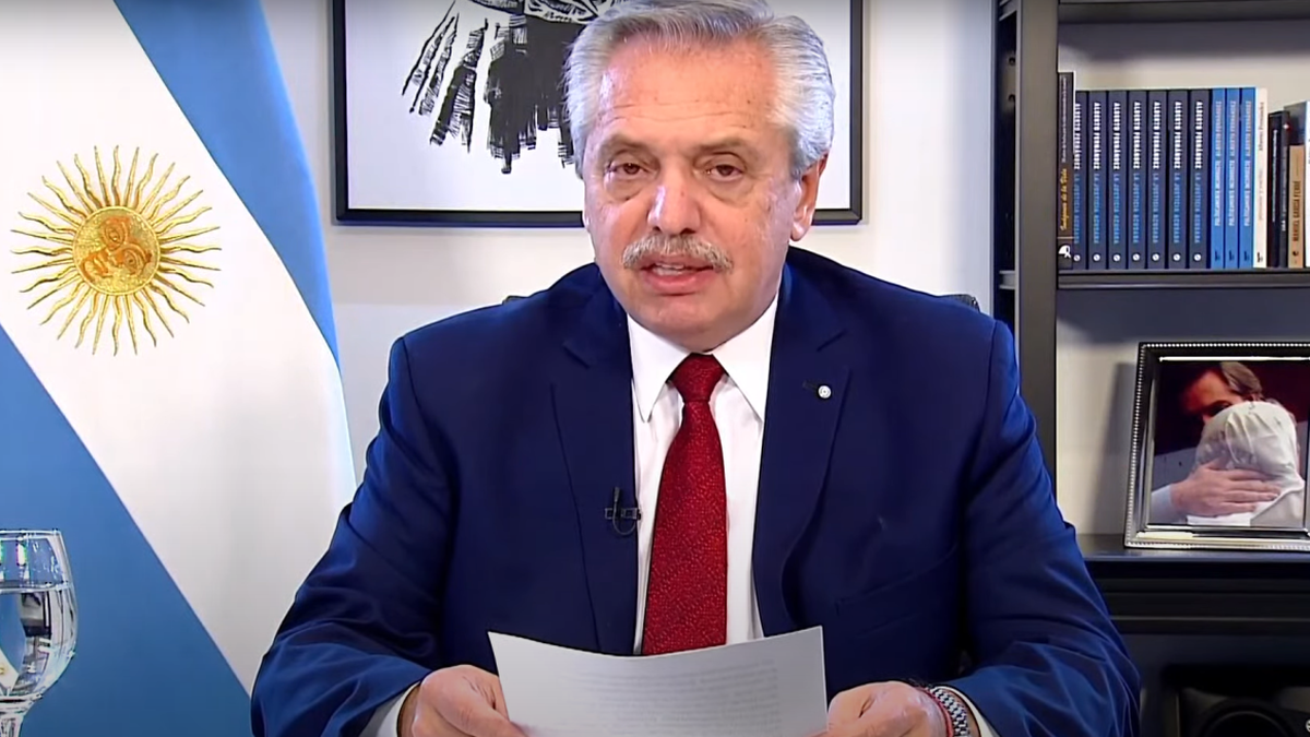 Alberto Fernández, al anunciar el feriado del viernes. (Foto: Télam)