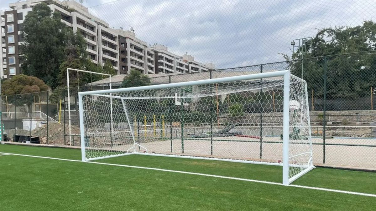 Los padres del niño denunciaron que el arco no estaba correctamente sujeto al piso y cuestionaron la respuesta ante la emergencia. (Foto: archivo)