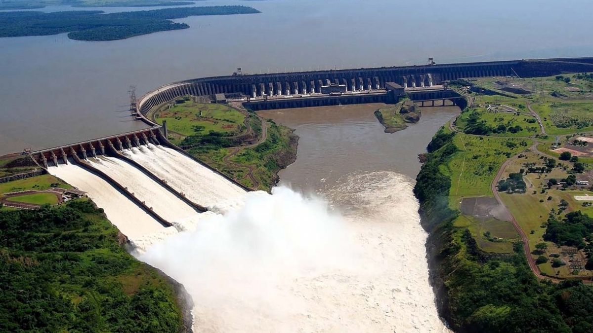 Cerca de la represa de Itaipú se dieron lluvias que mejoraron el nivel aguas abajo del río Paraná. 