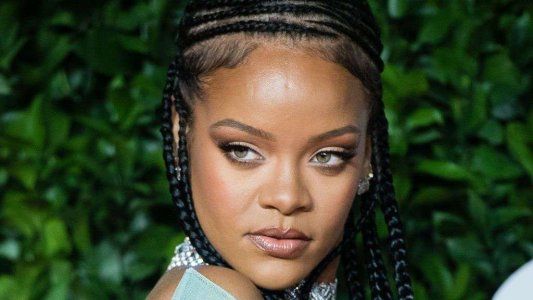 Rihanna impactante: presentó su línea de ropa interior transparente