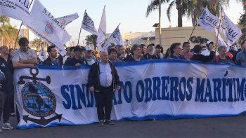 Más pedidos: el SOMU protestó en el Casino Flotante para pedir la reapertura de paritarias