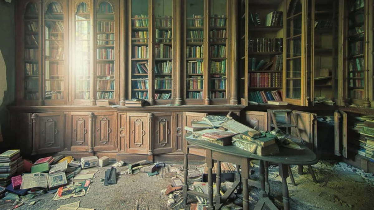 Los libros tirados en el suelo pueden simbolizar ideas o proyectos que decidiste abandonar... pero que todavía pesan. Foto: Sueño/Internet.