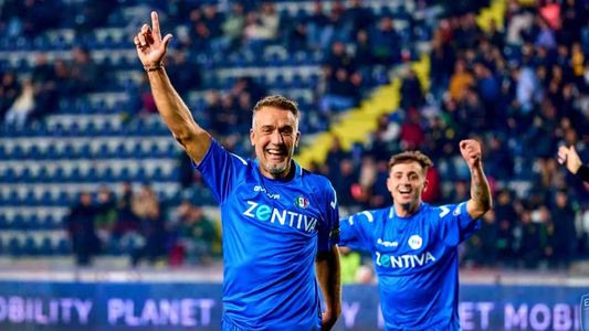 Que maravilla: El golazo de Gabriel Batistuta a sus 54 años que dio vuelta al mundo