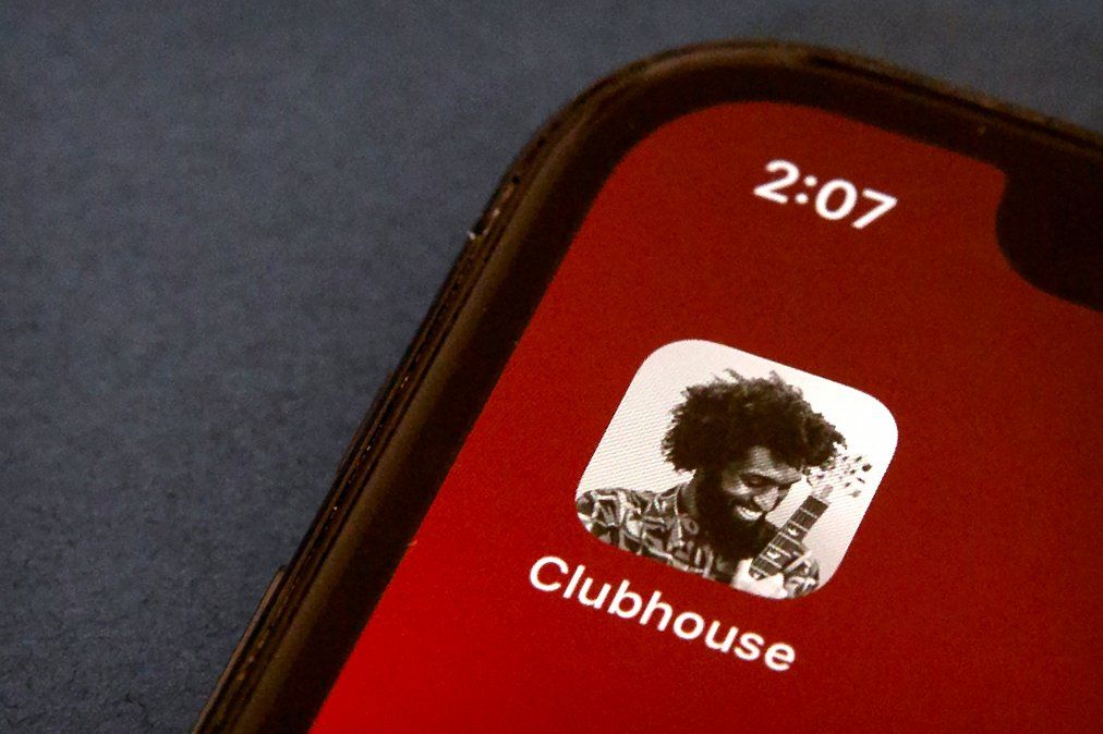 Cómo funciona Clubhouse, la exclusiva app elegida por Elon Musk que mantiene alerta al Kremlin y al régimen chino