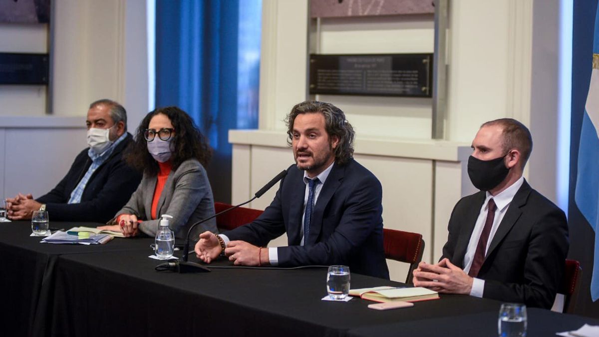 El Gobierno busca mostrar su cara más amable: acuerdo con empresarios y sindicalistas sin CFK a la vista