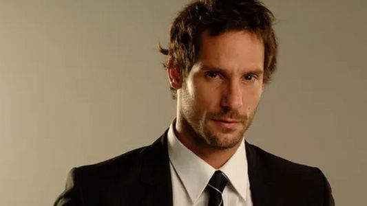 Gonzalo Valenzuela, muy cerca de una diputada de Chile