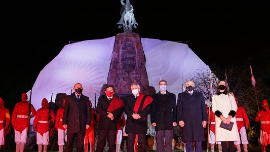 Tras las protestas de anoche, Alberto Fernández participa del homenaje a Güemes