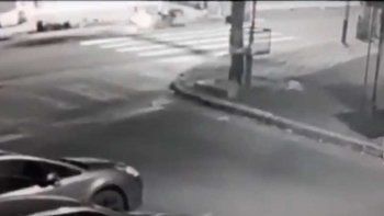Un policía mató a un ladrón e hirió a otro que habían intentado asaltarlo en la parada del colectivo